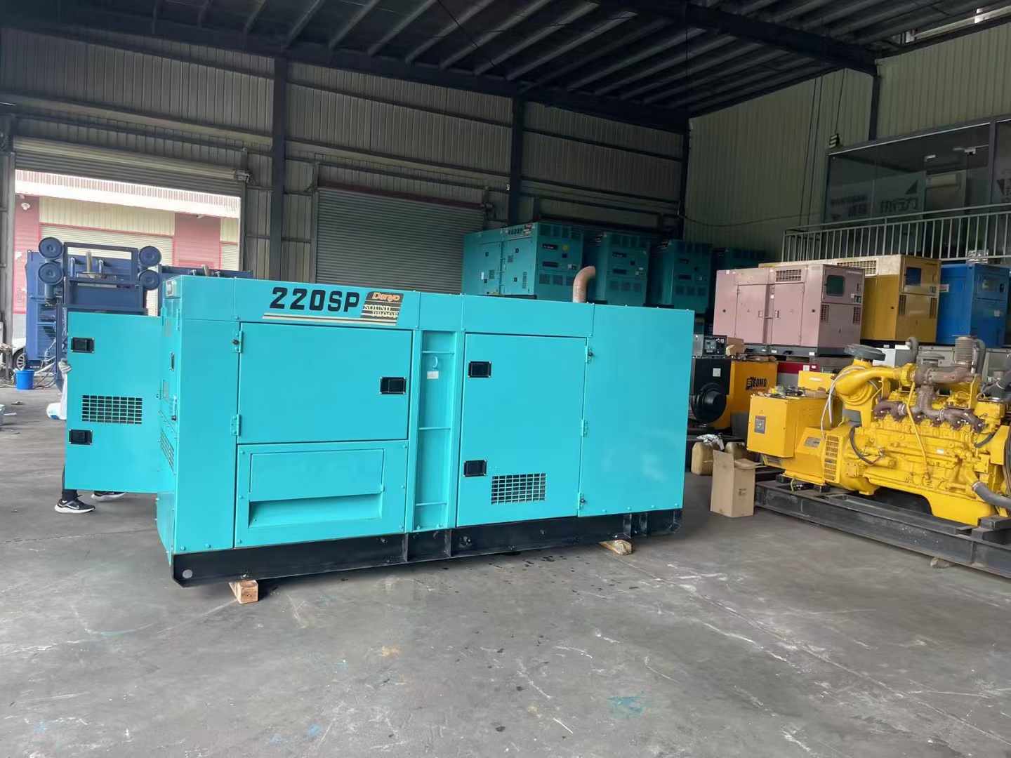 凤凰800kW 柴油发电机的输出电流波动范围是多少？