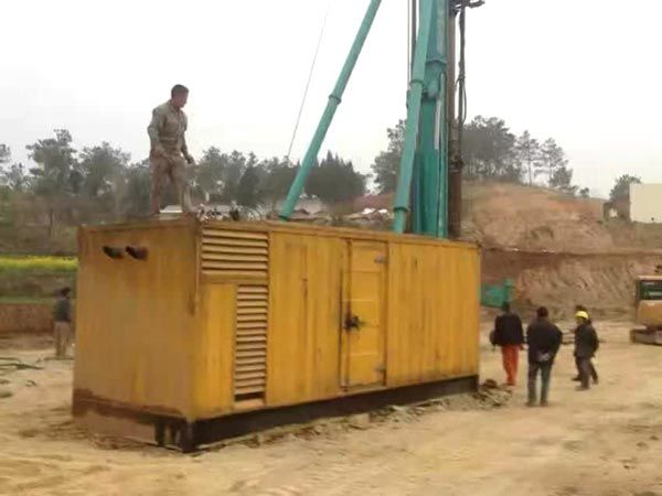 凤凰如何判断水冷式机油散热器密封件是否需要更换？